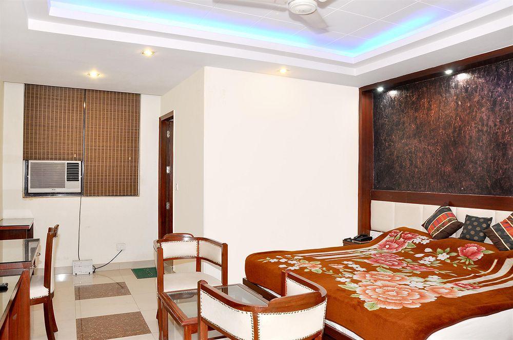 Oyo 3472 Hotel Rama Inn Új-Delhi Kültér fotó