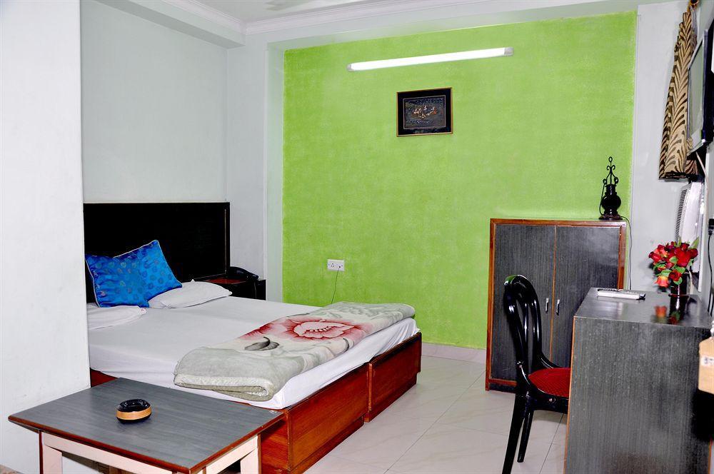 Oyo 3472 Hotel Rama Inn Új-Delhi Kültér fotó