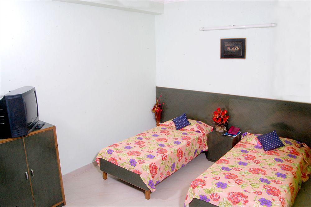 Oyo 3472 Hotel Rama Inn Új-Delhi Kültér fotó