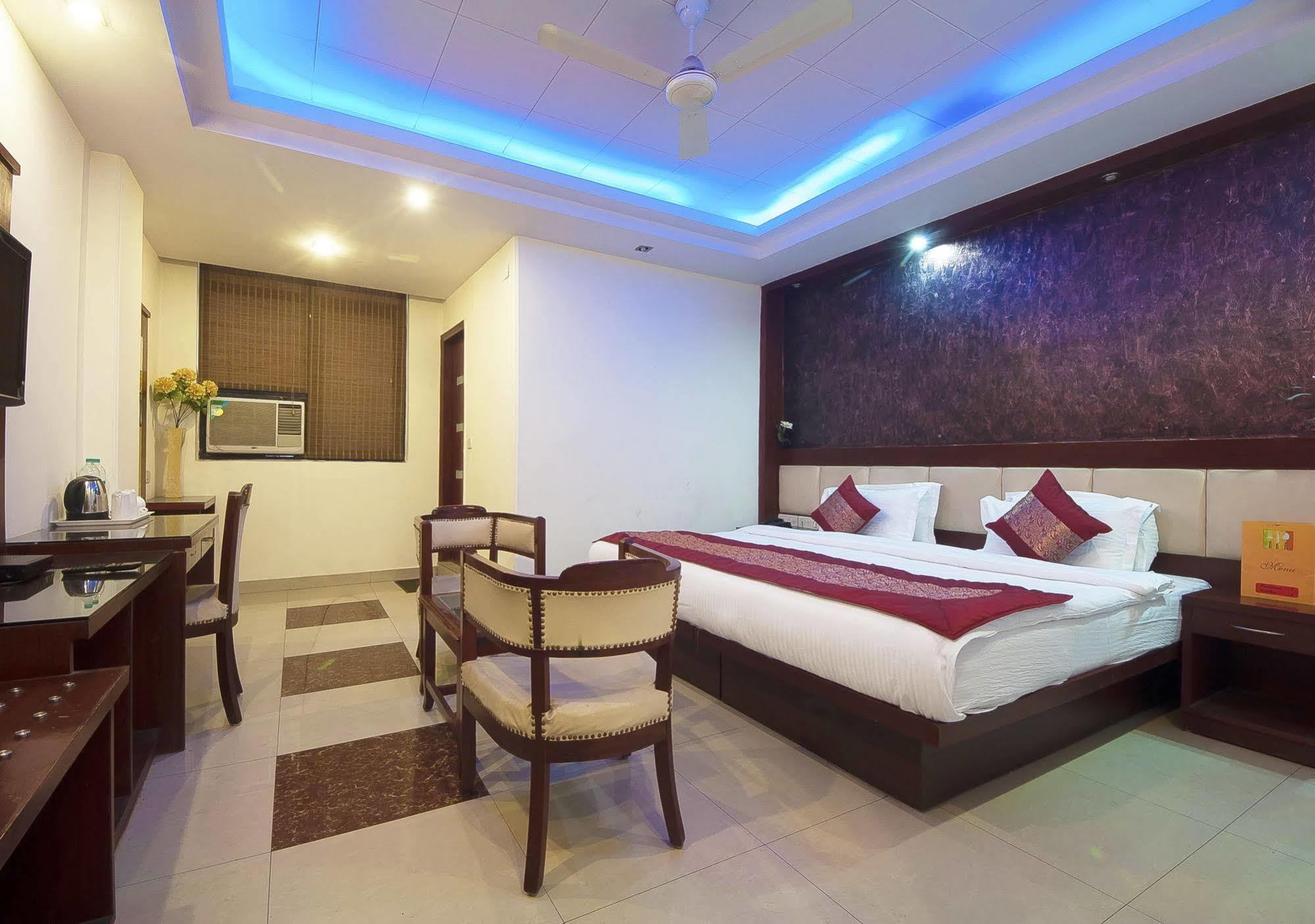 Oyo 3472 Hotel Rama Inn Új-Delhi Kültér fotó