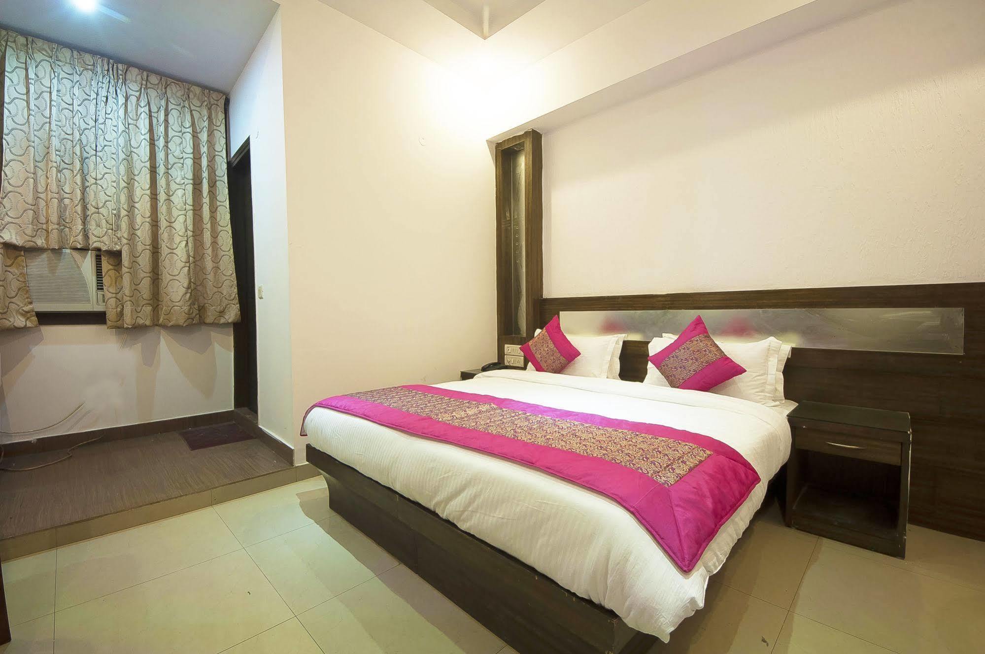Oyo 3472 Hotel Rama Inn Új-Delhi Kültér fotó