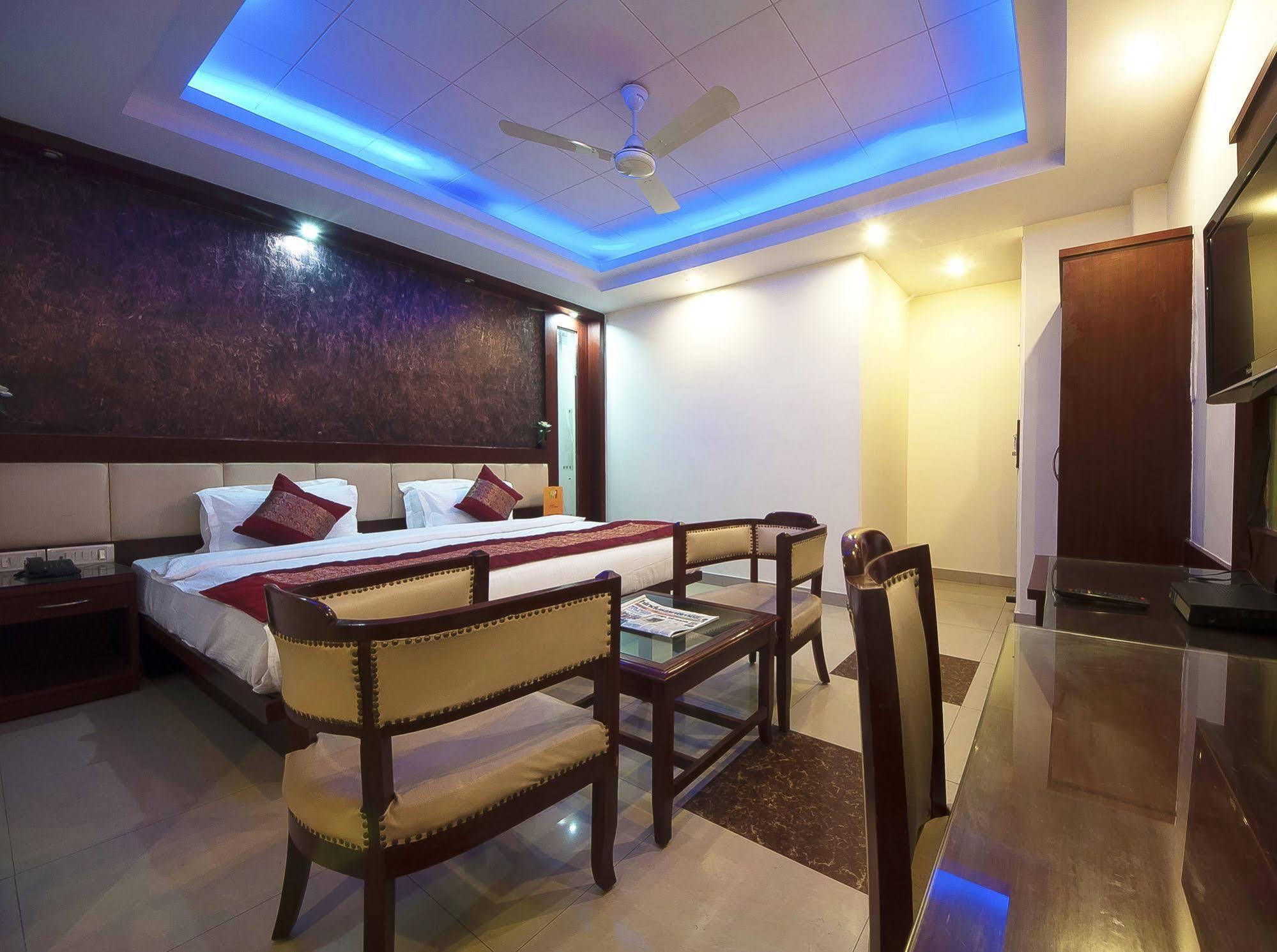 Oyo 3472 Hotel Rama Inn Új-Delhi Kültér fotó