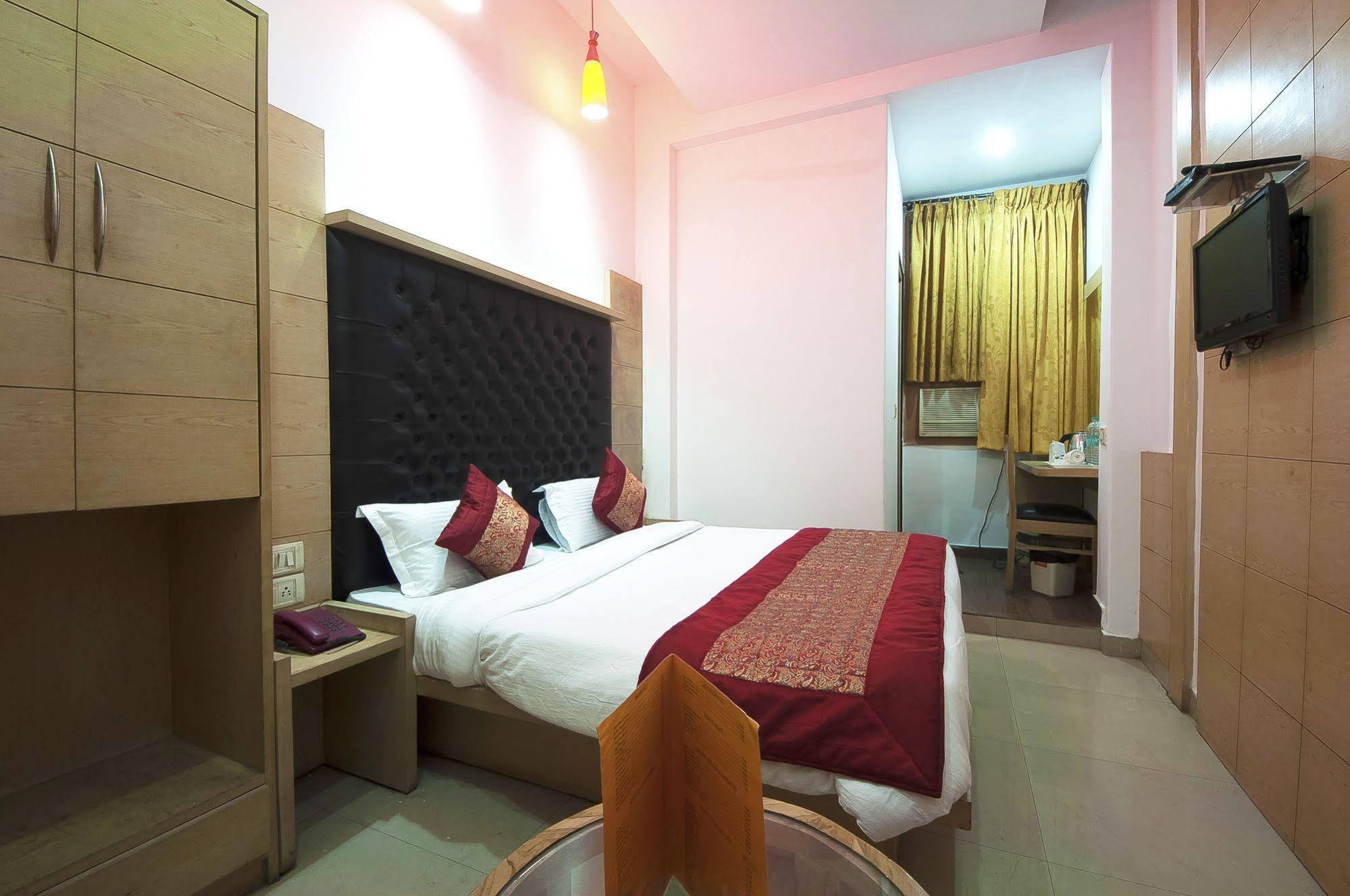Oyo 3472 Hotel Rama Inn Új-Delhi Kültér fotó