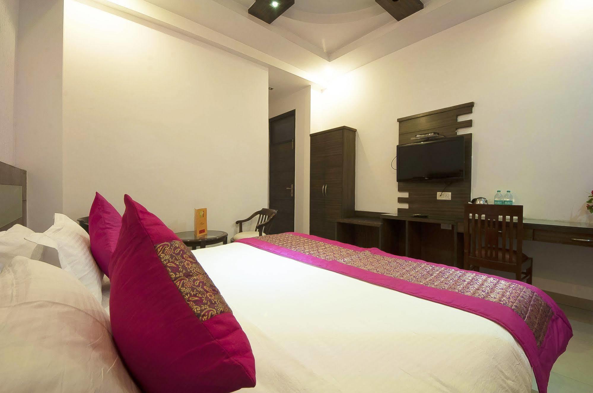 Oyo 3472 Hotel Rama Inn Új-Delhi Kültér fotó